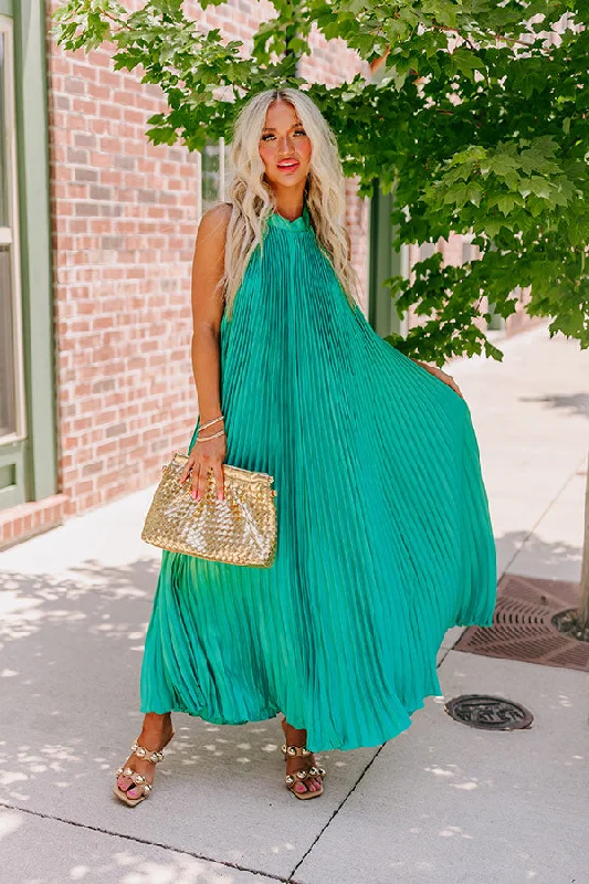 "Beach wedding dresses for women for a laid - back ceremony"Forever Stunning Pleated Maxi In Kelly Green "Beach wedding dresses for women for a laid - back ceremony"Forever Stunning Pleated Maxi In Kelly Green