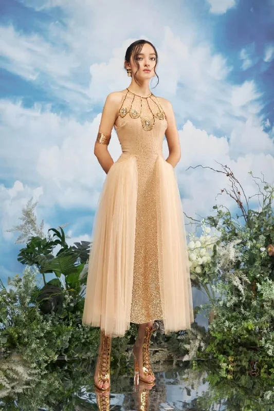 "Trendy casual dresses for women to wear at the beach"Roronoa Halter Sleeveless Sequin Midi Dress
