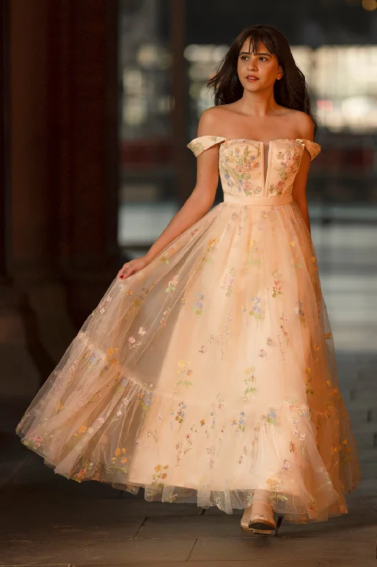 "Maxi dresses for women to wear in the fall"Sweetheart Champagne A-line Prom Dress with Embroidery "Maxi dresses for women to wear in the fall"Sweetheart Champagne A-line Prom Dress with Embroidery