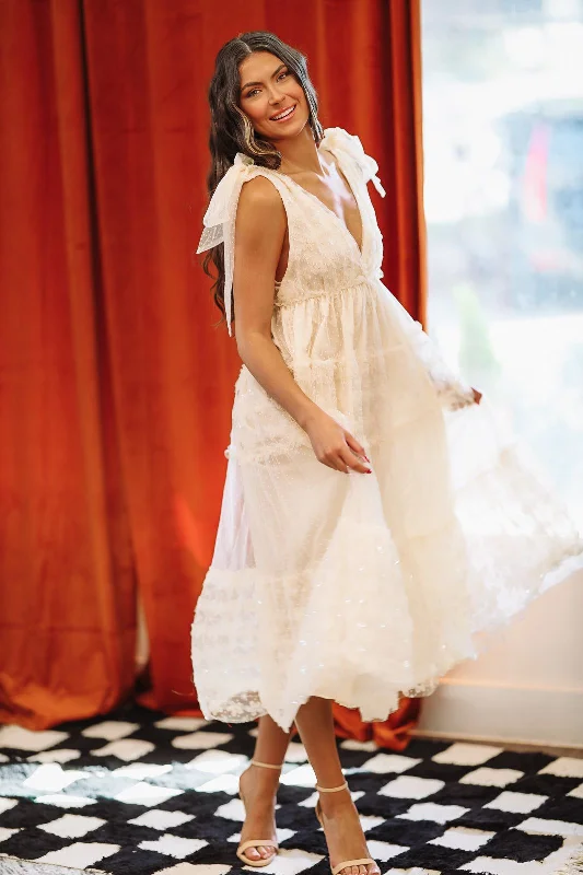 "Vintage - look women's dresses for a retro charm"Tiered Love Maxi Dress - Cream
