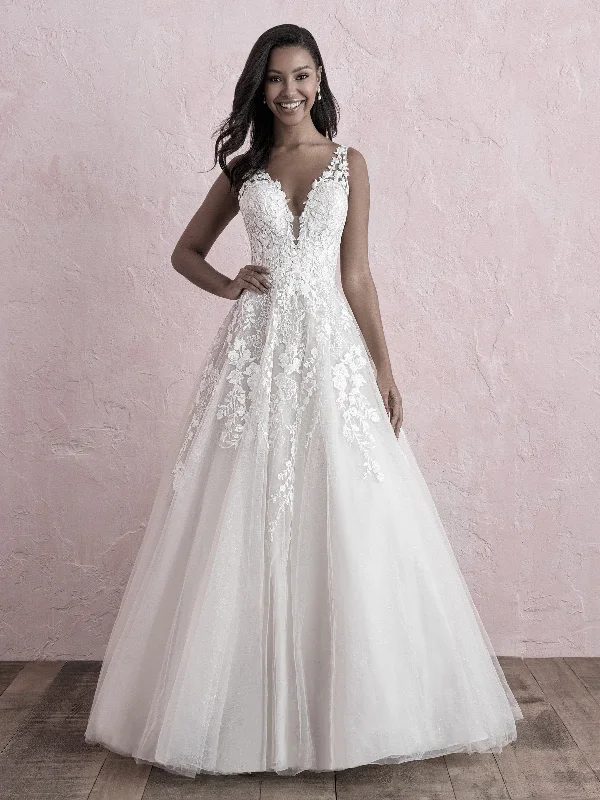 "Lace dresses for women for a romantic and elegant look"Allure 3265 - Size 16