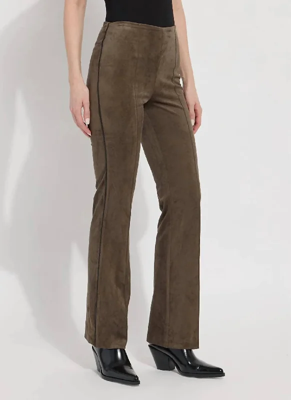Lightweight cycling pants for women in a sporty and comfortable styleElysse Suede Pant In Green Smoke Lightweight cycling pants for women in a sporty and comfortable styleElysse Suede Pant In Green Smoke