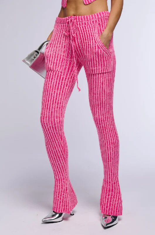 Tartan check pants for women in a traditional - modern styleGIRLS WORLD KNIT TIE WAIST JOGGER PANT Tartan check pants for women in a traditional - modern styleGIRLS WORLD KNIT TIE WAIST JOGGER PANT