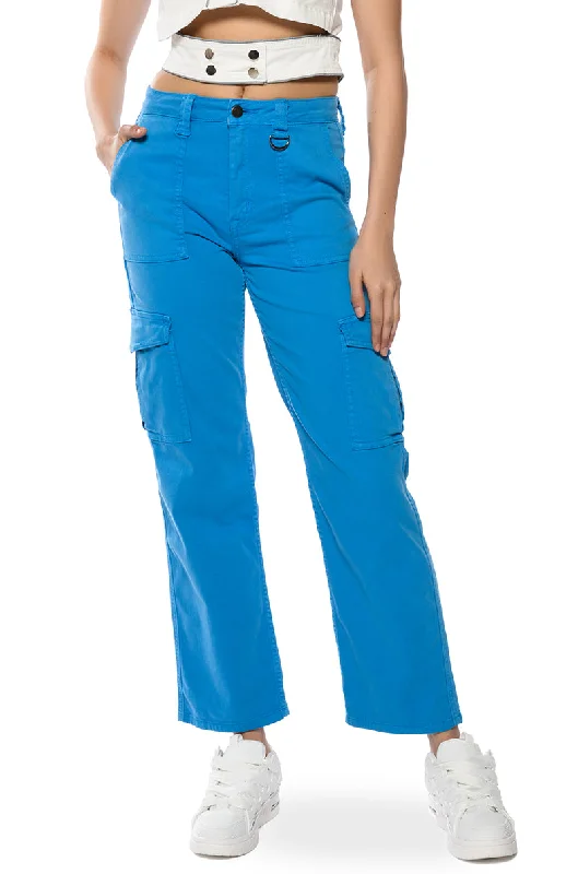 Culottes for women in a fashionable silhouetteJUST LIKE THAT STRAIGHT FIT CARGO PANT Culottes for women in a fashionable silhouetteJUST LIKE THAT STRAIGHT FIT CARGO PANT