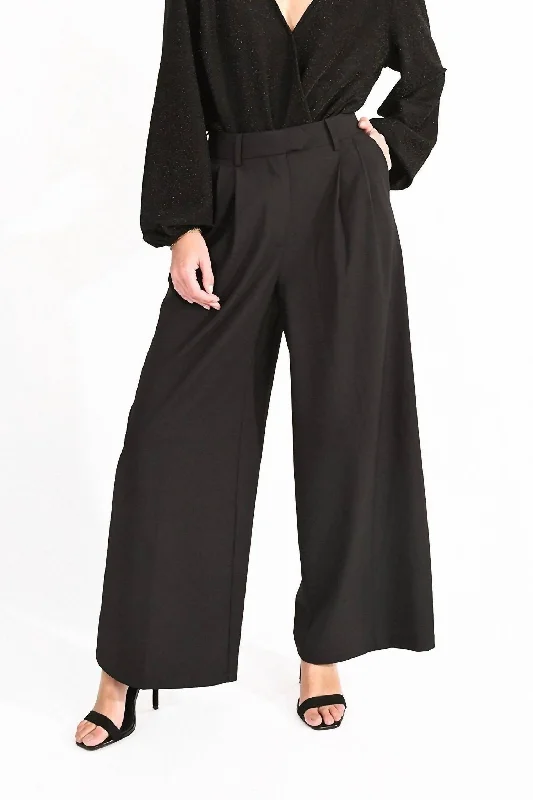 Ankle length dress pants for women in a versatile and formal styleLadies Woven Pant In Black