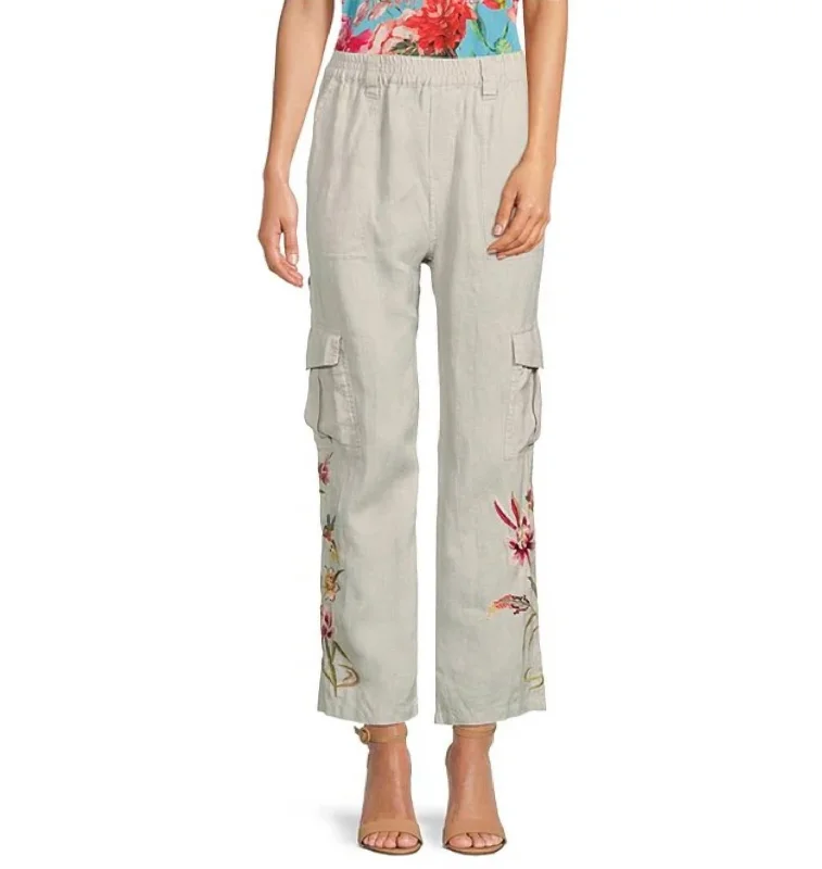 Drawstring linen pants for women in a casual and breathable styleMaisie Cargo Pant In San Drawstring linen pants for women in a casual and breathable styleMaisie Cargo Pant In San