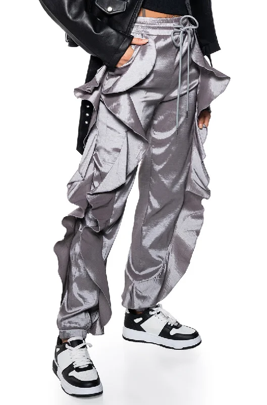 Linen blend cigarette pants for women in a breezy and modern styleMELANIE RUFFLE DETAILED JOGGER Linen blend cigarette pants for women in a breezy and modern styleMELANIE RUFFLE DETAILED JOGGER