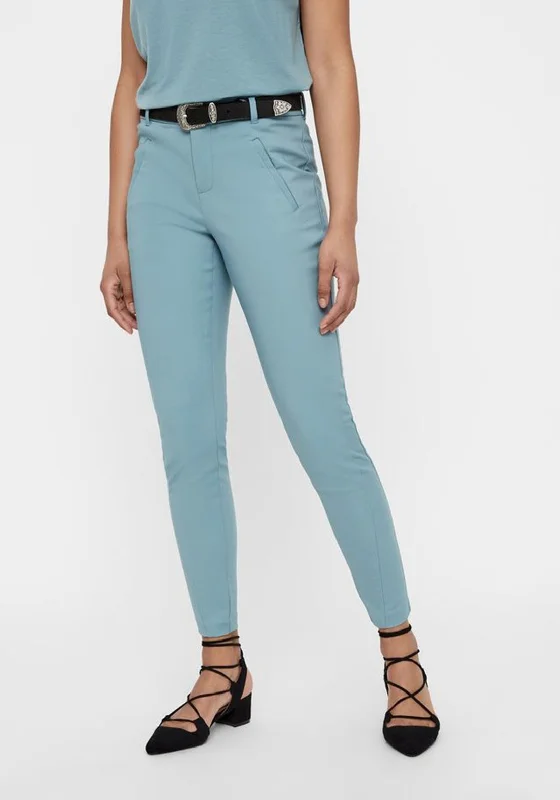 Distressed wide leg denim pants for women in a trendy and edgy styleVero Moda Victoria Tapered Trousers, Blue Distressed wide leg denim pants for women in a trendy and edgy styleVero Moda Victoria Tapered Trousers, Blue