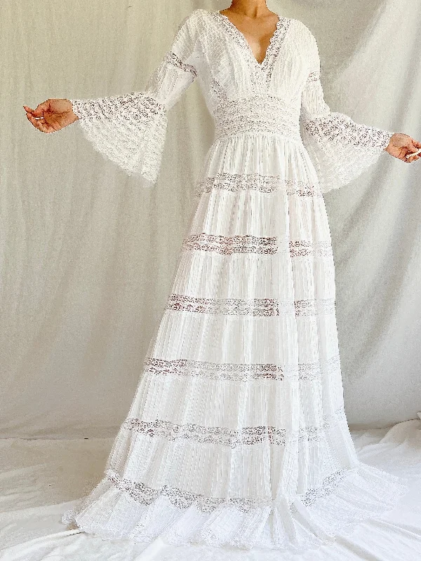 "Stylish cocktail dresses for women on a budget"1979s White Lace Bell Sleeves Pintucked Gown - S "Stylish cocktail dresses for women on a budget"1979s White Lace Bell Sleeves Pintucked Gown - S