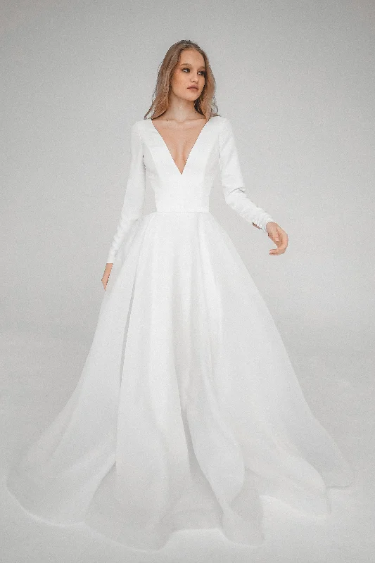 "Bohemian - style women's dresses for music festivals"Minimalist Organza Wedding Dress Tayra "Bohemian - style women's dresses for music festivals"Minimalist Organza Wedding Dress Tayra