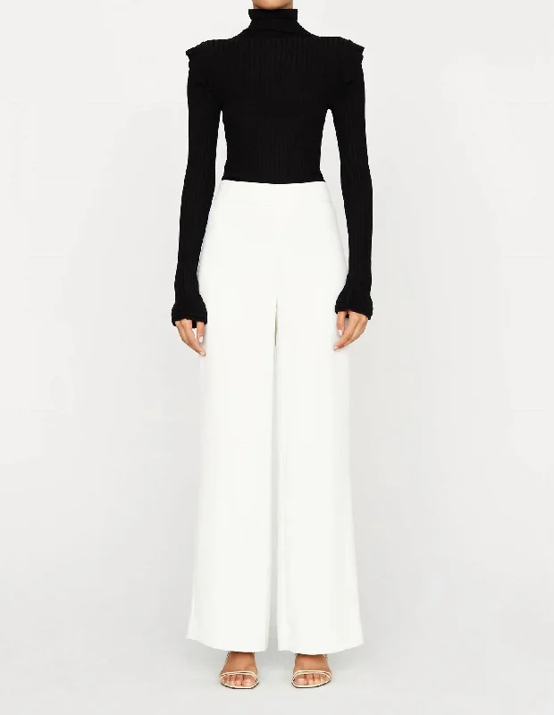 Linen blend cigarette pants for women in a breezy and modern styleWomen's Mia Straight Pant In Bone Linen blend cigarette pants for women in a breezy and modern styleWomen's Mia Straight Pant In Bone