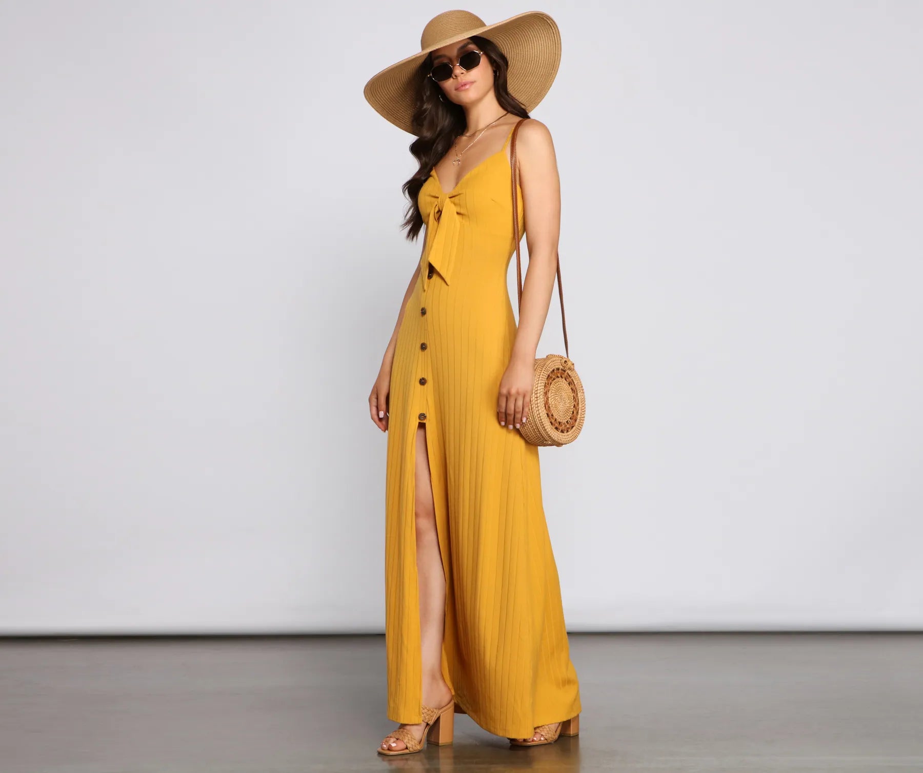 "Trendy casual dresses for women to wear at the beach"Casual Glam Ribbed Knit Maxi Dress "Trendy casual dresses for women to wear at the beach"Casual Glam Ribbed Knit Maxi Dress