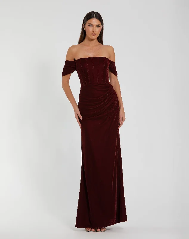 "Graduation dresses for women to celebrate in style"Off-the-Shoulder Velvet Bustier Gown "Graduation dresses for women to celebrate in style"Off-the-Shoulder Velvet Bustier Gown