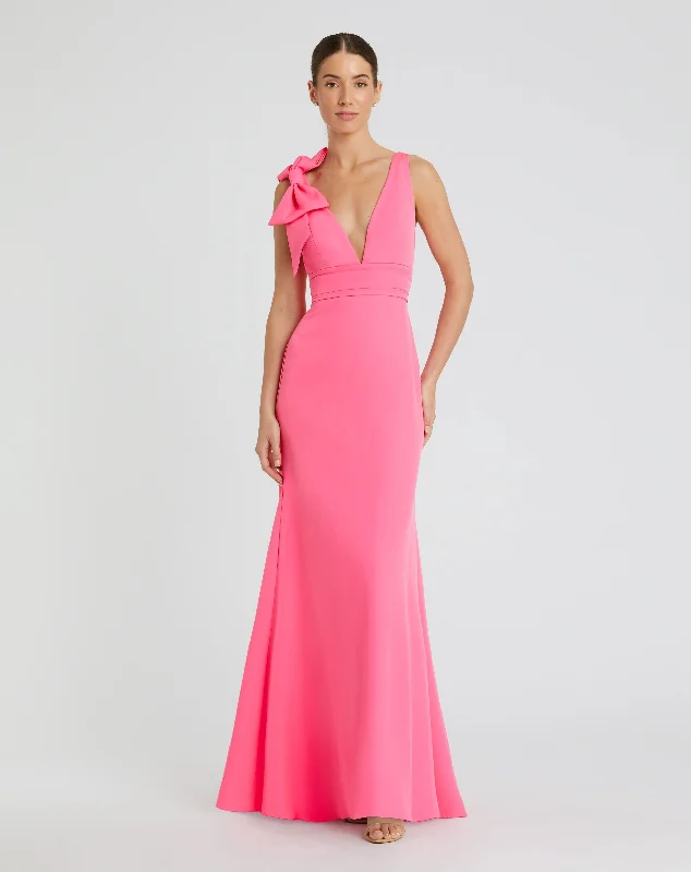"Lace dresses for women for a romantic and elegant look"Sleeveless V Neck Bow Detail Mermaid Gown