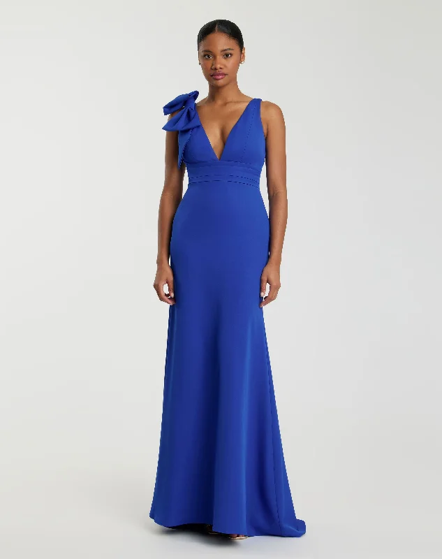 "Striped dresses for women with a classic touch"Sleeveless V Neck Bow Detail Mermaid Gown "Striped dresses for women with a classic touch"Sleeveless V Neck Bow Detail Mermaid Gown