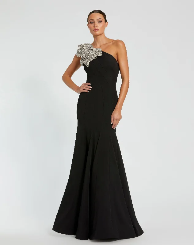 "White dresses for women for a fresh and clean look"Crepe One Shoulder Gown With Flower "White dresses for women for a fresh and clean look"Crepe One Shoulder Gown With Flower
