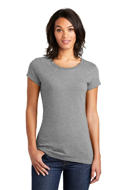 Cable knit women's T - shirt with a beltDistrict Womens Very Important Short Sleeve Crewneck T-Shirt - Grey Frost Cable knit women's T - shirt with a beltDistrict Womens Very Important Short Sleeve Crewneck T-Shirt - Grey Frost