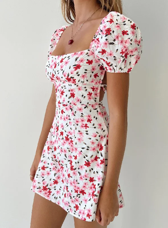 "Lace dresses for women for a romantic and elegant look"Havena Mini Dress White / Floral "Lace dresses for women for a romantic and elegant look"Havena Mini Dress White / Floral