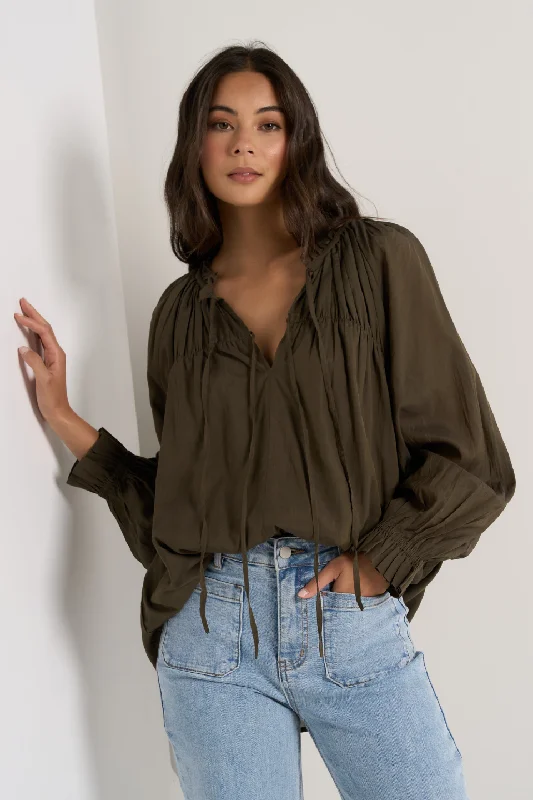 Women's T - shirt with a fringed hemArtist Olive Cotton LS Tie Front Relaxed Gathered Top Women's T - shirt with a fringed hemArtist Olive Cotton LS Tie Front Relaxed Gathered Top