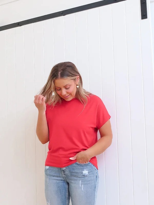 Women's T - shirt with a dropped shoulder for a relaxed fitRiley Tee - Red