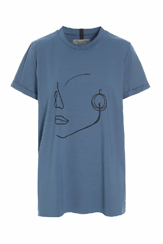 Women's T - shirt with a fringed hem and a tassel - trimmed pocketT-SHIRT FACE IT - 96089 - DUSTY BLUE Women's T - shirt with a fringed hem and a tassel - trimmed pocketT-SHIRT FACE IT - 96089 - DUSTY BLUE