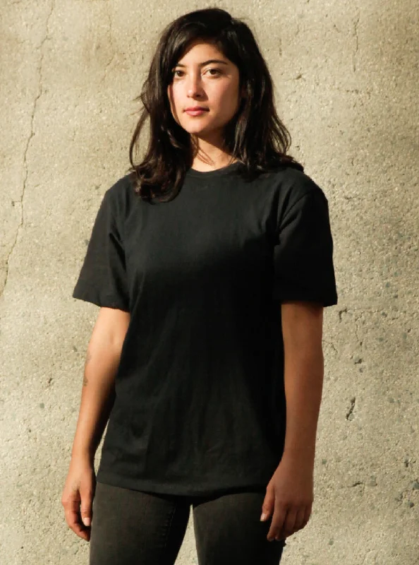 Sheer - sleeved women's T - shirt for an alluring lookWomen's Organic Unisex Style Crew Tee - Black